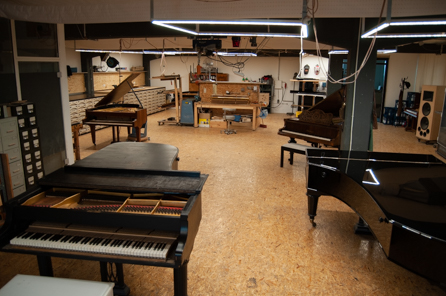 The restauration center and workshop of the piano maker Christof Klingel is located in the industrial heritage “Old Tobacco Factory”