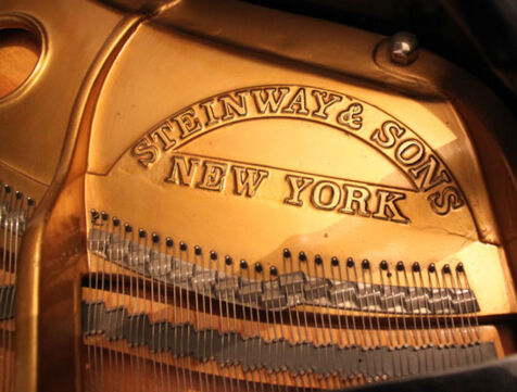 Reparatur eines Flügels von Steinway & Sons in der Klavierbauwerkstatt „Die Stimmgabel“